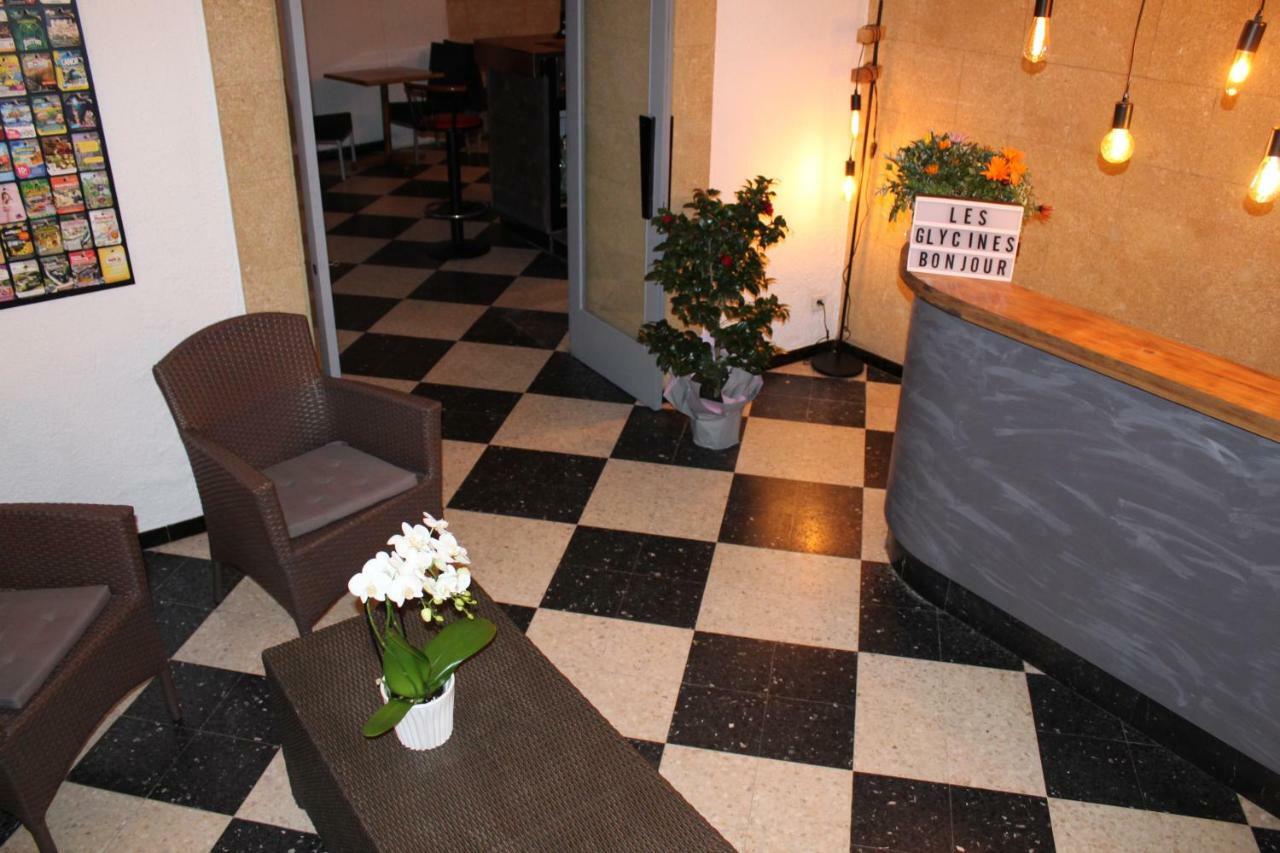 Les Glycines Hotel 2*