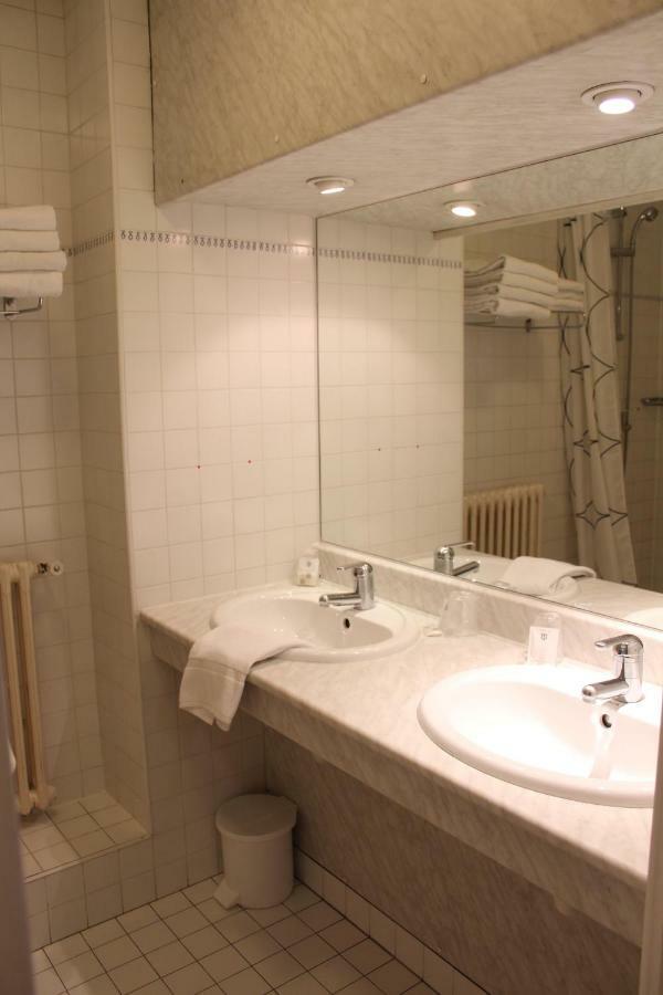 Les Glycines Hotel 2*